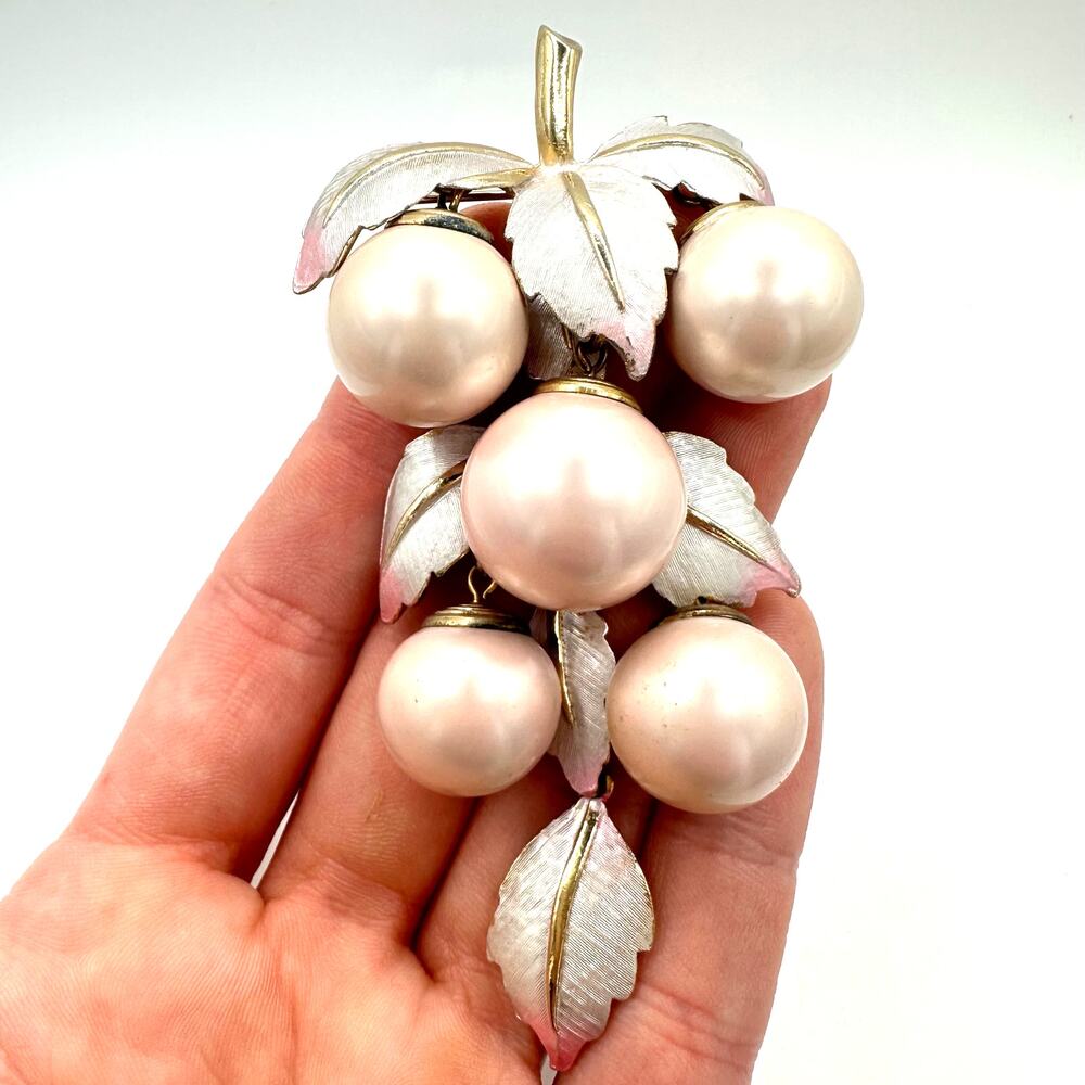Vintage gold silver tone pink pearls beaded grapes bunch articulated brooch